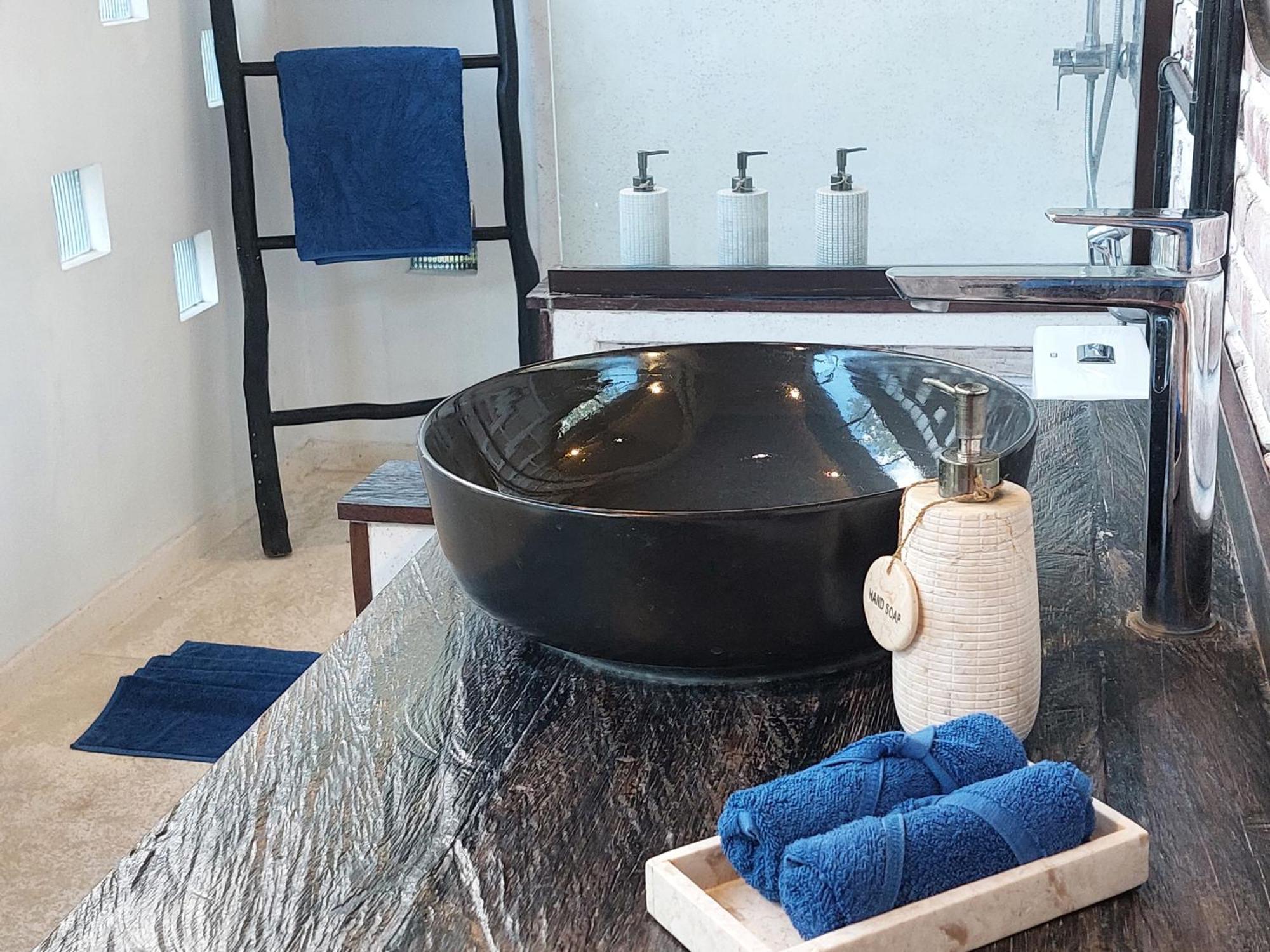 Spaces Bali Unique Boutique Hotel Munggu Chambre photo
